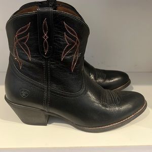 Ariat Western, zip up, ankle boots